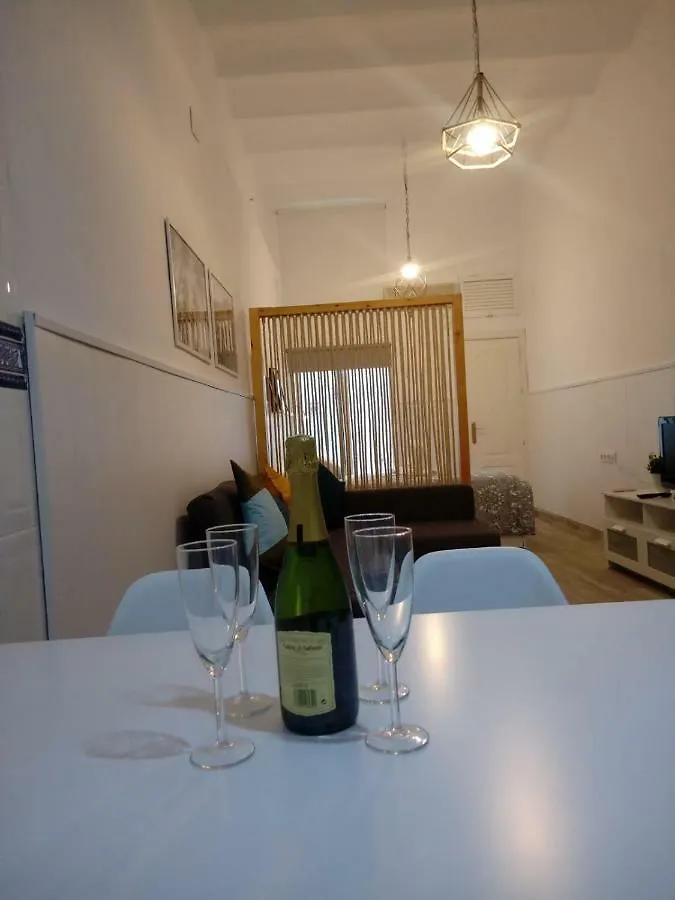Ideal Apartamento Tipo Loft En Triana Sevilla Wifi 0*, 塞维利亚